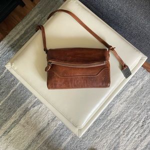 🆕NWT {Frye} Melissa Foldover Crossbody.